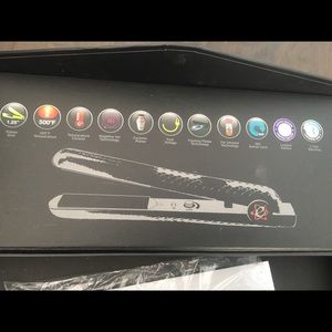 The new Evolution Black hair straightener
